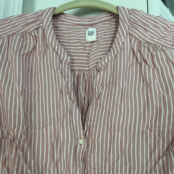 Gap short sleeve maternity shirt - Picture 1 of 3